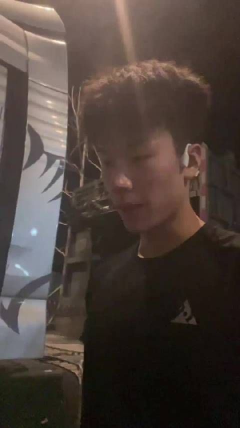 不是俺偷滴，俺只会偷他的袜子内裤