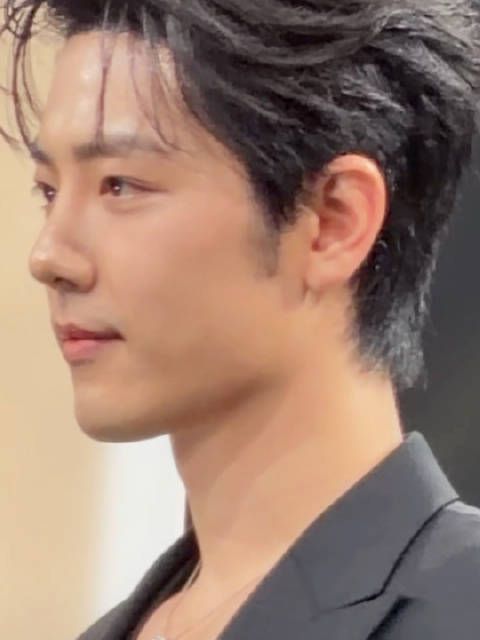 肖战今晚帅出新高度,此男镜头越近越帅,nars品牌高层脸都笑僵了!