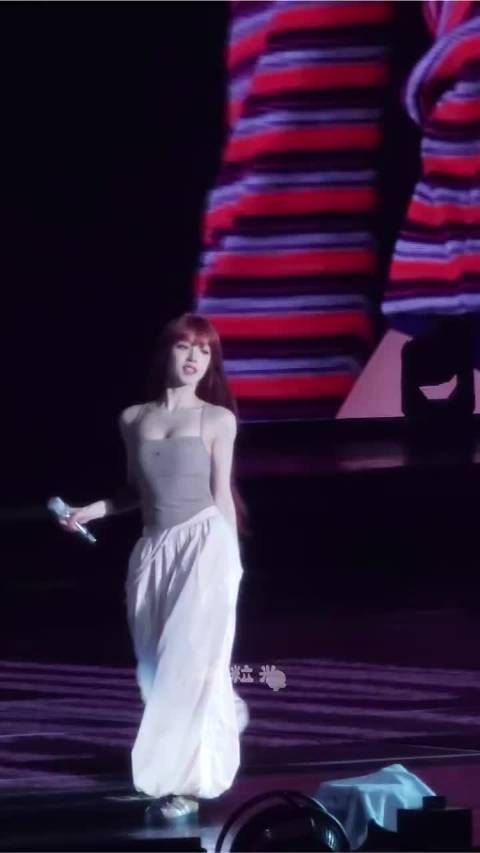 宋雨琦曼谷演唱会直拍，好美手臂线条 太美了雨琦