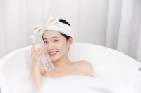 一个扎心的婚姻真相：女人离开后，男人转身就娶了新娘；男人离开后，女人常常选择单亲养娃