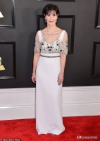 卖了8000万张唱片，恩雅却不结婚不生子，只住古堡养猫