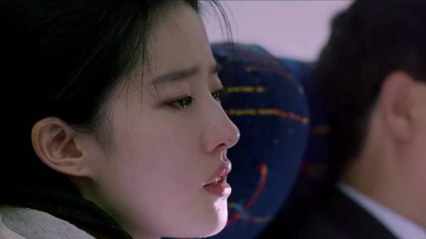 她是喜欢你的，只是她很自卑， /第三种爱情/刘亦菲/宋承宪