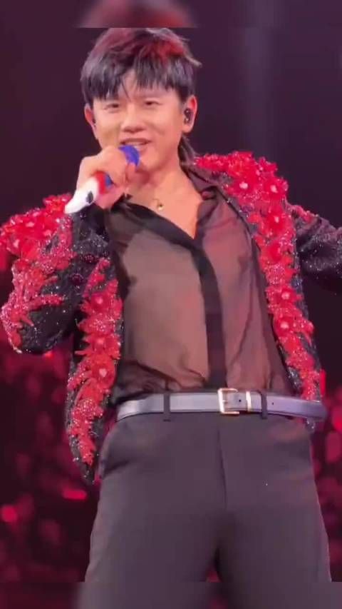 宁静盛赞张杰是神一样的存在，称要看其演唱会