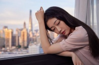 已婚女人对其他男人动情了，会有以下几个表现，早晚得离婚