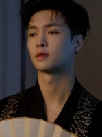 眉目清朗，自带清风张艺兴