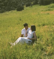 《暮光之城》“小狼”泰勒宣布当爸，晒与妻子合照满脸幸福