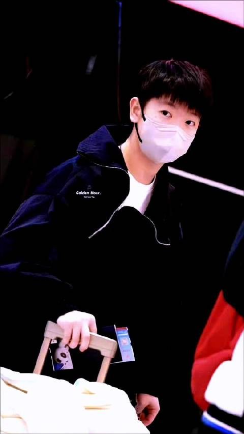 孙颖莎赛场展酷飒本色,出手凌厉帅到极致