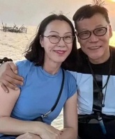 60岁李国庆与张丹红柬国外浪漫旅游，海边嬉戏，夫妻恩爱如漆似胶