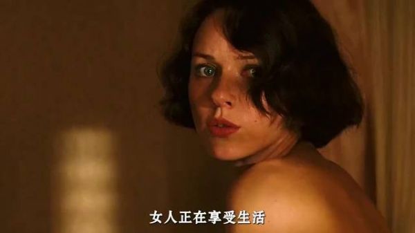 他只存在于她生命中的一瞬，却已是无法抹去的永恒