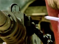 男人在生命最后时刻，用枪管点燃了嘴里的烟