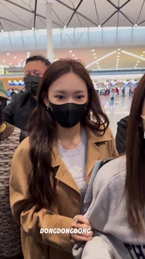 程潇成都机场饭拍 好美的潇潇