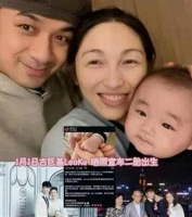 古巨基又当爹了！晒二胎正面照，大儿子财神装抱弟弟，画面太暖了