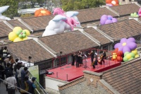 上海：百年弄堂屋顶奏响春日乐章