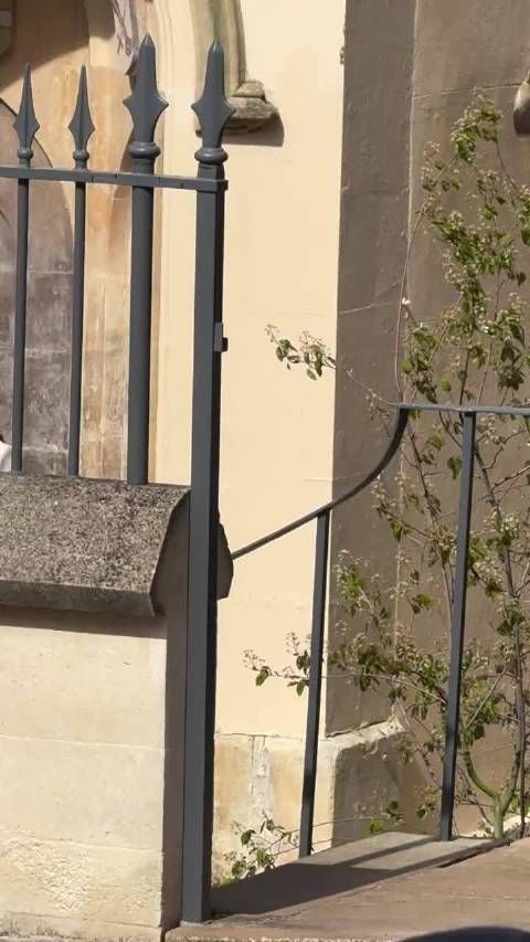 凯特王妃一家五口参加复活节礼拜离开温莎城堡