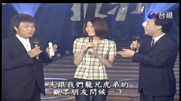 王菲早年节目考古,蓝色眼影儿化音引热议