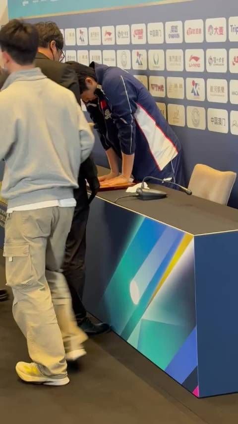 王楚钦孙颖莎按冠军手印,见证并肩与坚持