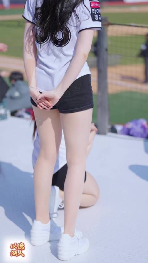 韩国棒球比赛的拉拉队表演,这舞蹈太惊艳真的喧宾夺主了