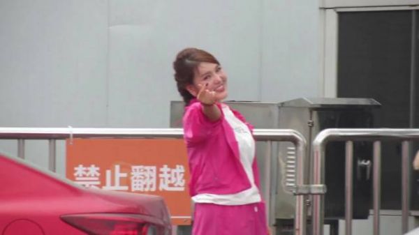 乌兰图雅新造型亮相乘风2026,网友直呼认不出