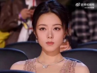 好可怕的打光，第一次这么直观女明星有多抗镜头！