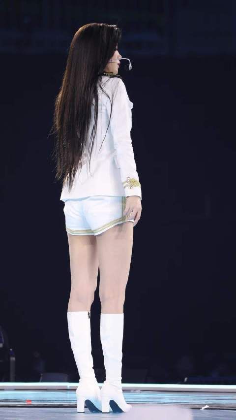 欣赏一下安宥真的身材