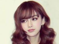 她光彩照人，却远不止于外表的惊艳~ angelababy