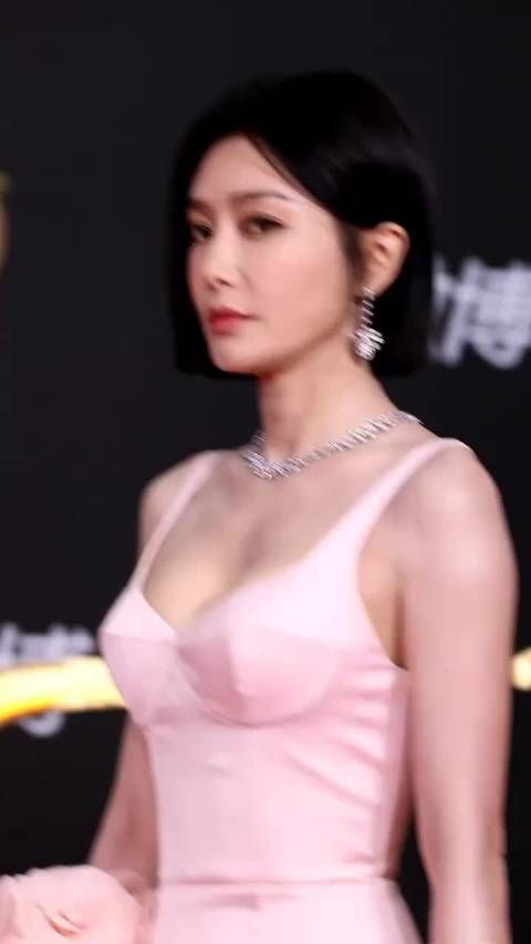 其实最吸引人的就是现在的秦岚,非少女可比