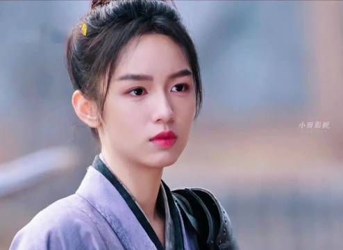 《锦月如歌》开播,周也领衔女扮男装从军首日引关注