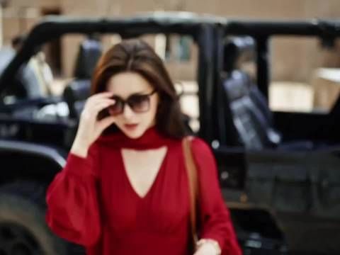 朱珠《蜜语纪》造型精致气质出众