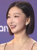 周冬雨短发状态绝佳