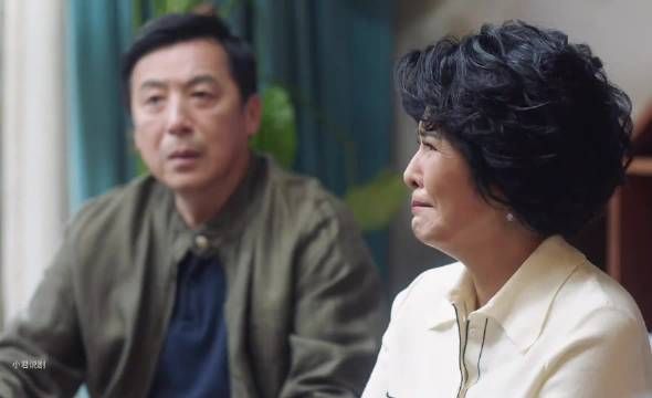 三十而已：爸爸妈妈知道钟晓芹离婚的事情 误以为女儿为了小奶狗出轨