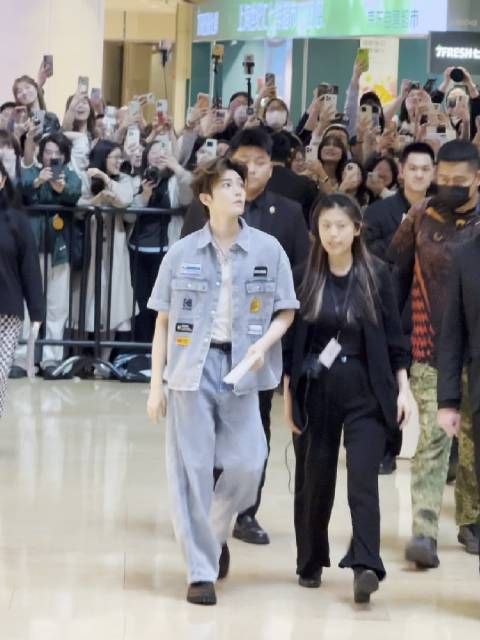 侯明昊出场这个呼喊声铺天盖地！