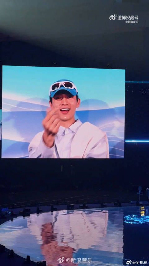 惊喜突袭！魏晨现身张杰演唱会，见证兄弟高光时刻！