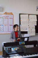 郎朗在甘肃乡村校园开设音乐课：希望音乐成为孩子们一生的朋友