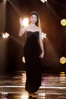 热搜炸了！被强闯围堵，这波全网都站她