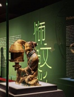 长信宫灯“出差”首日火爆，中国美术馆：预计排队八小时