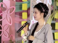 红豆前奏悠长，余韵绵延