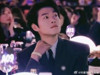 正是憋不住笑的年纪