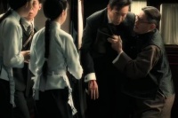 田先生默默的在后面帮着万福一家人，真的好温暖 电视剧八千里路云和月