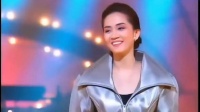 梅艳芳徐小凤同唱风的季节，再现1982年夺冠经典