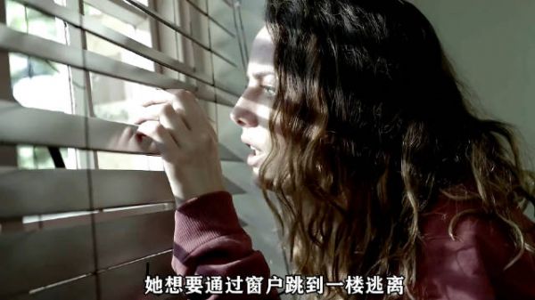 女孩偷偷来男友家，却碰上了劫匪绑架