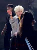 张翅《一家三口在同班2》路透来啦，现场活力满满，你期待这部剧吗？