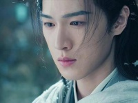 这段眼神戏堪称神来之笔！