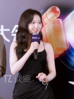 李兰迪越来越美了！很有女人味的美！