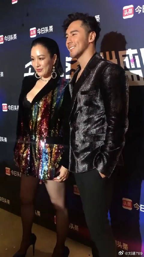 钟丽缇张伦硕 太甜了叭！老婆衣服一定要穿好才能拍照