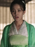 赵丽颖冯绍峰绿肥红瘦养笋趣谈