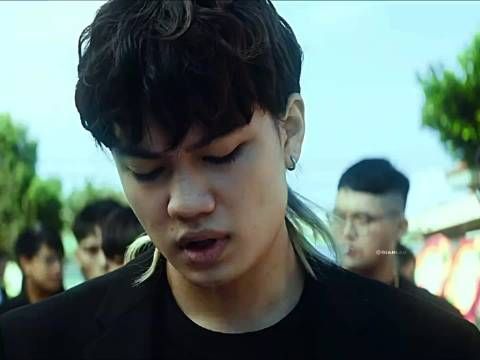 “我陈桂林啊！陈先生啊，自首的话拿好身份证件去后面排队”