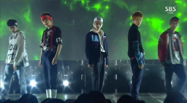 十年前的今天(160424)，NCT U 带来的现场舞台