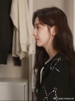 桑叶和雪花，把彼此戴在手上