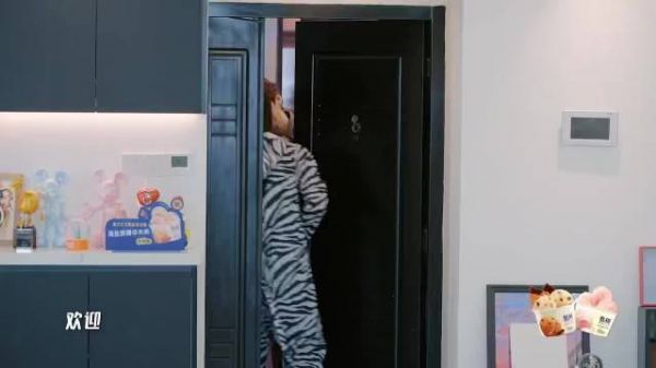 鹿晗做客王勉家被问左右脸，自信选择左脸