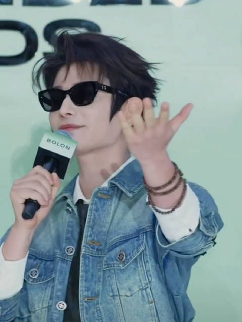 谁有丁禹兮会啊，唱了《爱笑的眼睛》但把歌词从“离开你”改成了“遇见你”